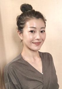 Natsuco 米国ヨガアライアンスRYT200認定講師／アンダーザライト公認ヨガインストラクター